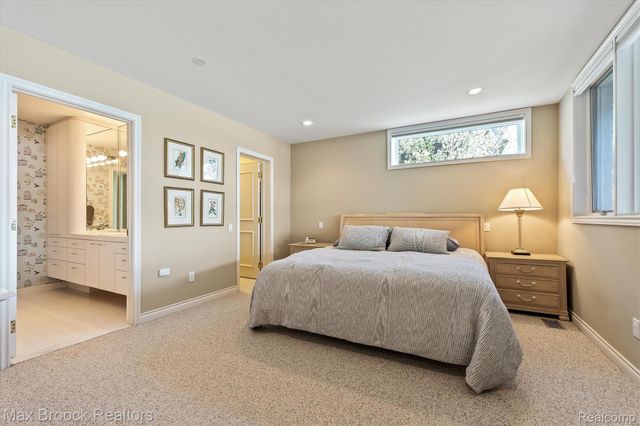 1832 Long Lake Shore Drive, Bloomfield Charter Township, MI 48302