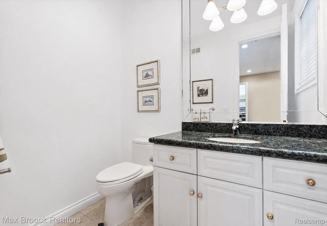 1832 Long Lake Shore Drive, Bloomfield Charter Township, MI 48302