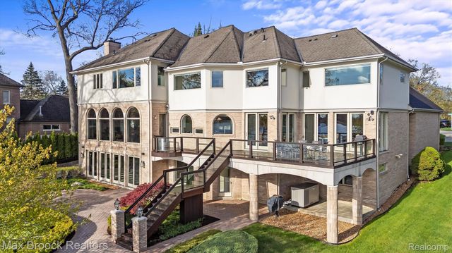 1832 Long Lake Shore Drive, Bloomfield Charter Township, MI 48302