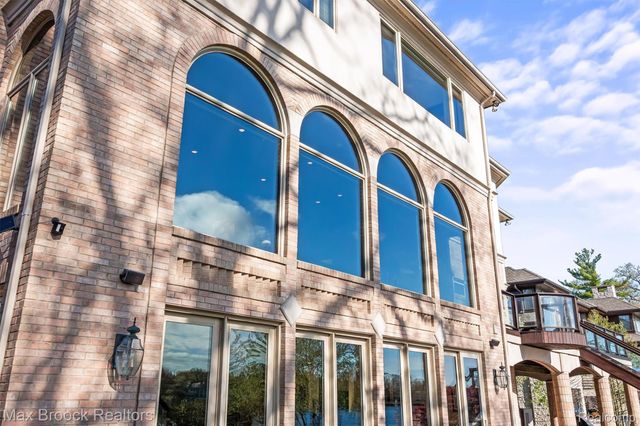 1832 Long Lake Shore Drive, Bloomfield Charter Township, MI 48302