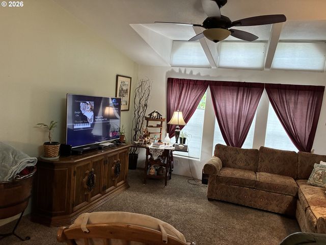 1111 Se 3RD Ave 61, Canby, OR 97013