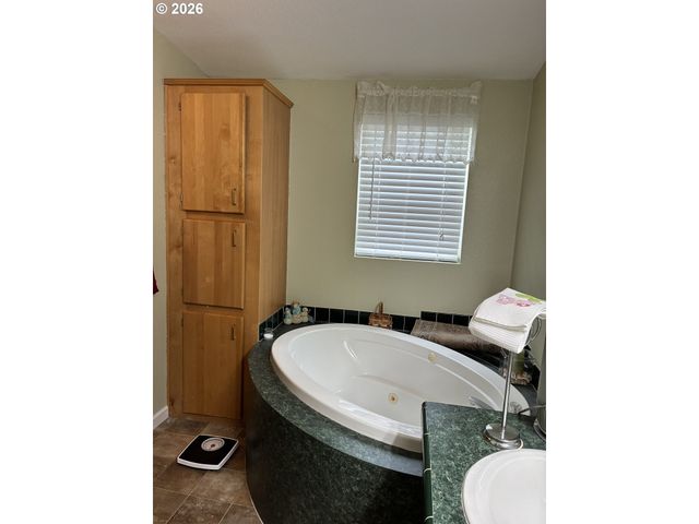 1111 Se 3RD Ave 61, Canby, OR 97013