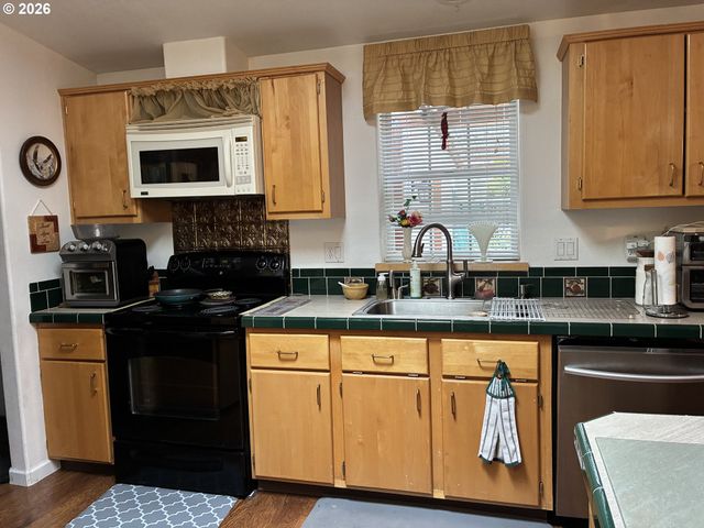 1111 Se 3RD Ave 61, Canby, OR 97013