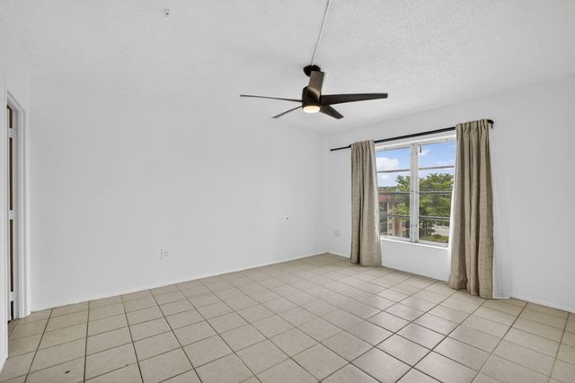 4174 Inverrary Drive 513, Lauderhill, FL 33319