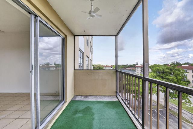 4174 Inverrary Drive 513, Lauderhill, FL 33319