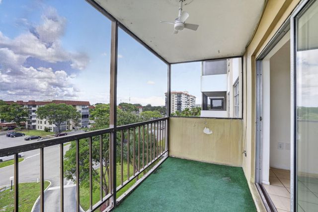 4174 Inverrary Drive 513, Lauderhill, FL 33319
