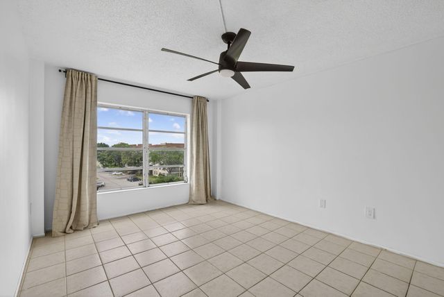 4174 Inverrary Drive 513, Lauderhill, FL 33319
