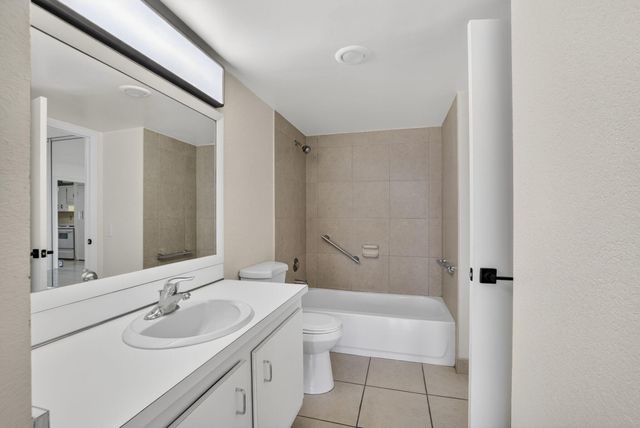 4174 Inverrary Drive 513, Lauderhill, FL 33319