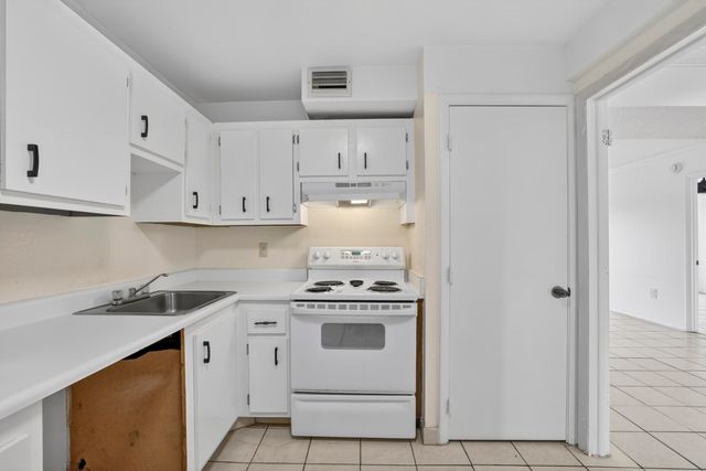 4174 Inverrary Drive 513, Lauderhill, FL 33319