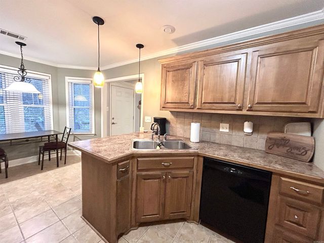 413 SHARON OAKS, Benton, AR 72019