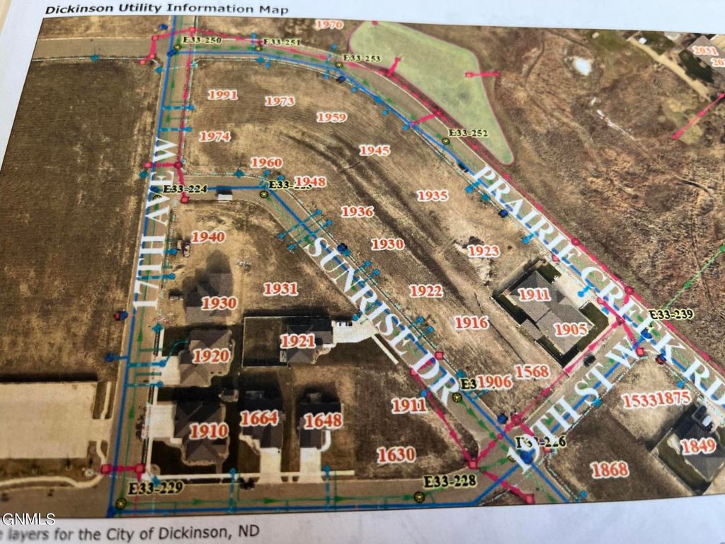 1916 Sunrise Drive, Dickinson, ND 58601 photo 2