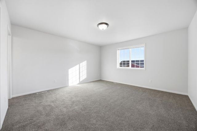 1326 4th Street NW, West Fargo, ND 58078