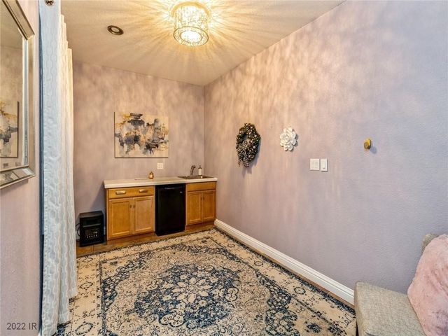 611 1st Avenue E, Newton, IA 50208