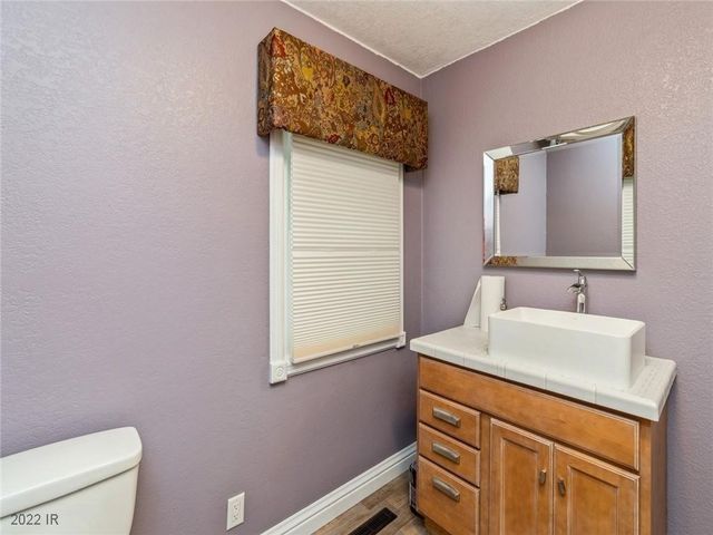 611 1st Avenue E, Newton, IA 50208