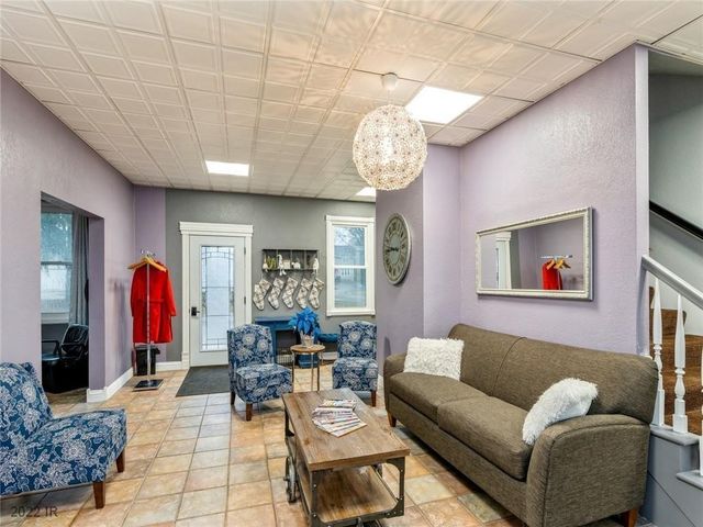 611 1st Avenue E, Newton, IA 50208