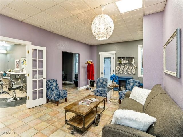 611 1st Avenue E, Newton, IA 50208