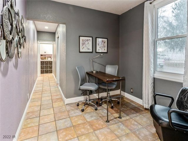 611 1st Avenue E, Newton, IA 50208