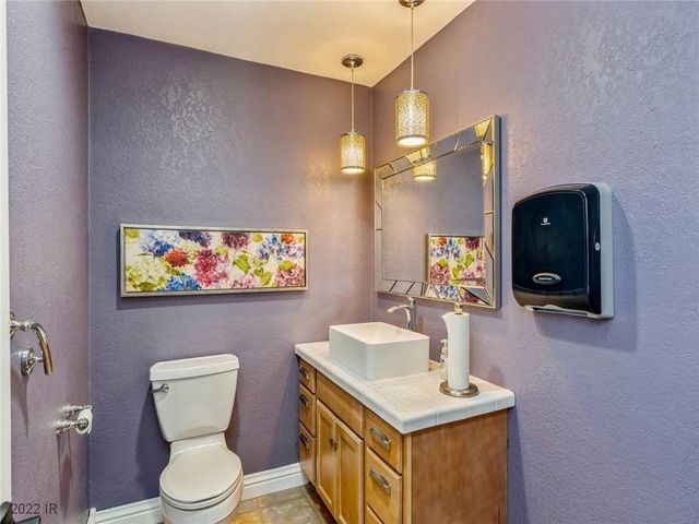 611 1st Avenue E, Newton, IA 50208