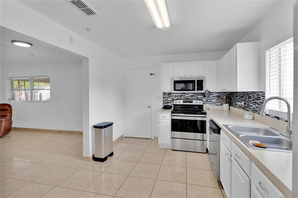 Image 6 of property listing at 8554 WICHITA PLACE, Orlando, FL 32827