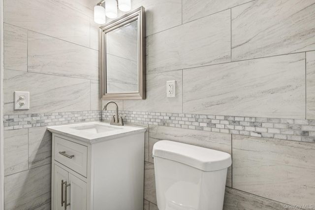 16 Belgrave Avenue, Bay Shore, NY 11706