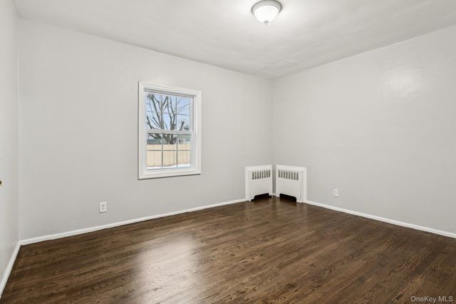 16 Belgrave Avenue, Bay Shore, NY 11706