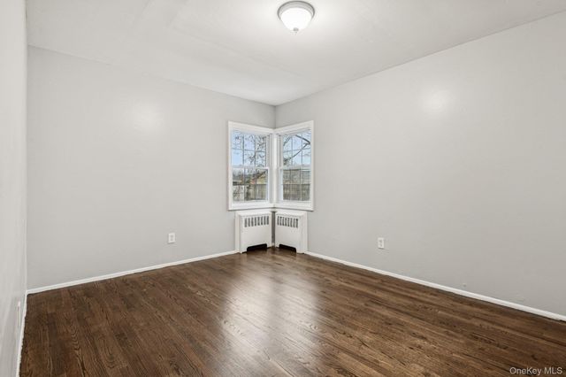 16 Belgrave Avenue, Bay Shore, NY 11706