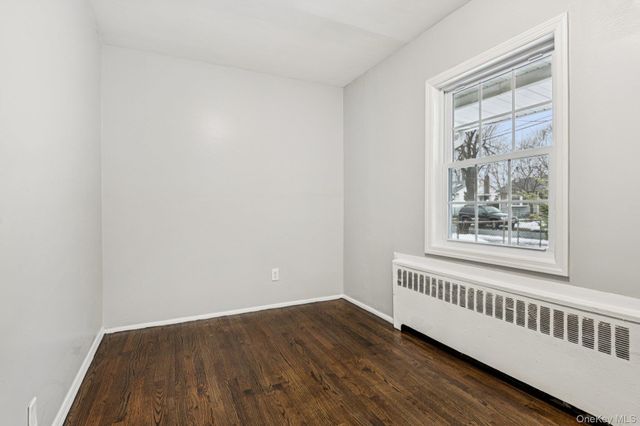 16 Belgrave Avenue, Bay Shore, NY 11706