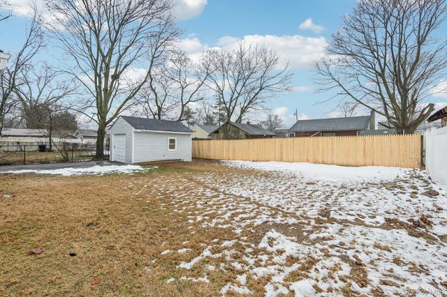 16 Belgrave Avenue, Bay Shore, NY 11706