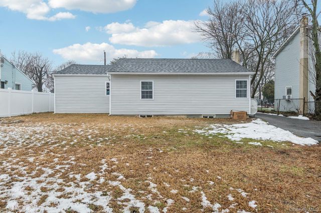 16 Belgrave Avenue, Bay Shore, NY 11706