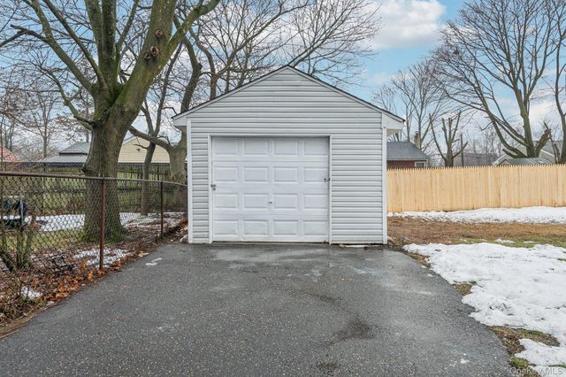 16 Belgrave Avenue, Bay Shore, NY 11706