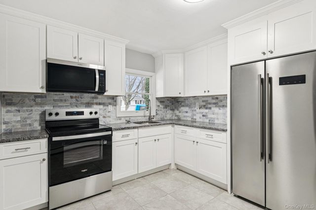 16 Belgrave Avenue, Bay Shore, NY 11706