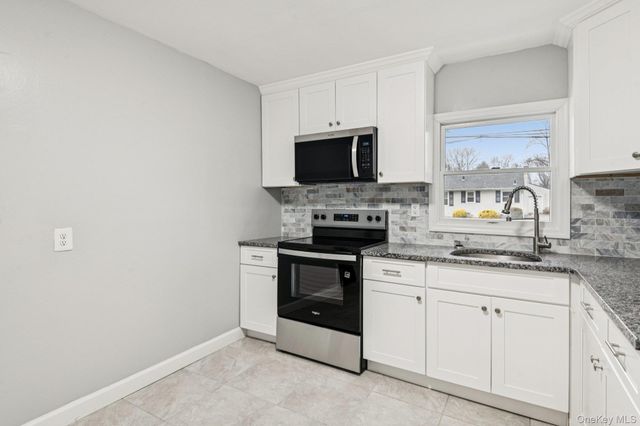 16 Belgrave Avenue, Bay Shore, NY 11706