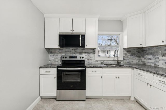 16 Belgrave Avenue, Bay Shore, NY 11706