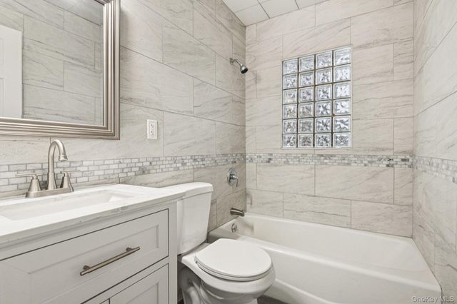 16 Belgrave Avenue, Bay Shore, NY 11706