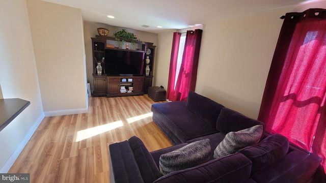 6433 LENOX CT, Bensalem, PA 19020