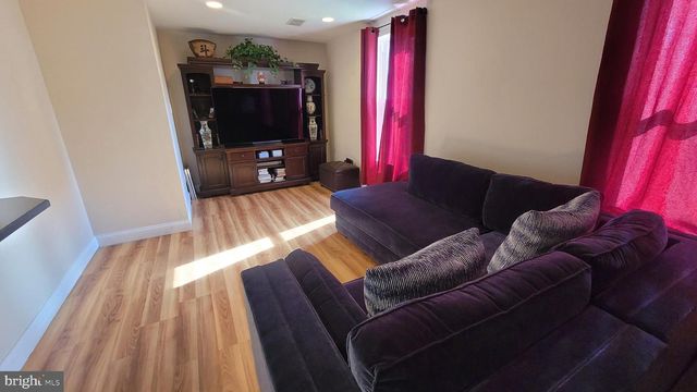 6433 LENOX CT, Bensalem, PA 19020