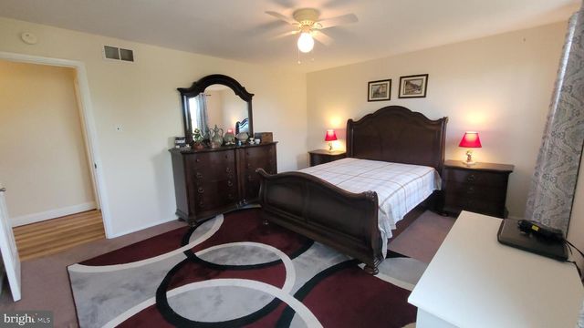 6433 LENOX CT, Bensalem, PA 19020