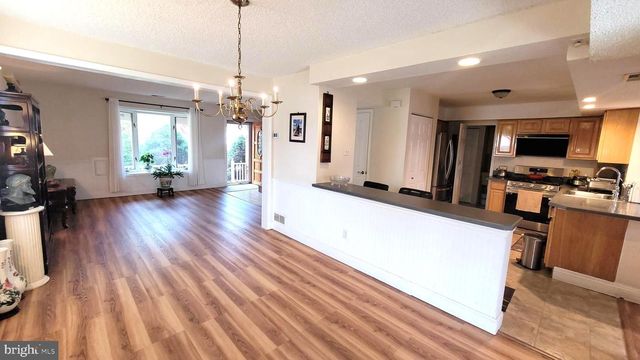 6433 LENOX CT, Bensalem, PA 19020