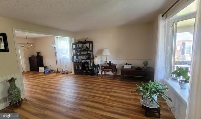 6433 LENOX CT, Bensalem, PA 19020
