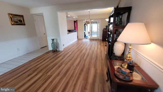 6433 LENOX CT, Bensalem, PA 19020