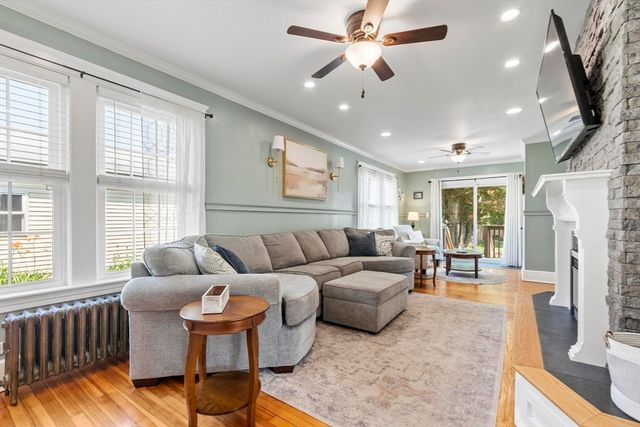 33 Hammond St, Leominster, MA 01453