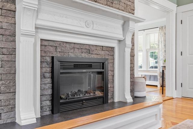 33 Hammond St, Leominster, MA 01453