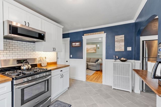 33 Hammond St, Leominster, MA 01453