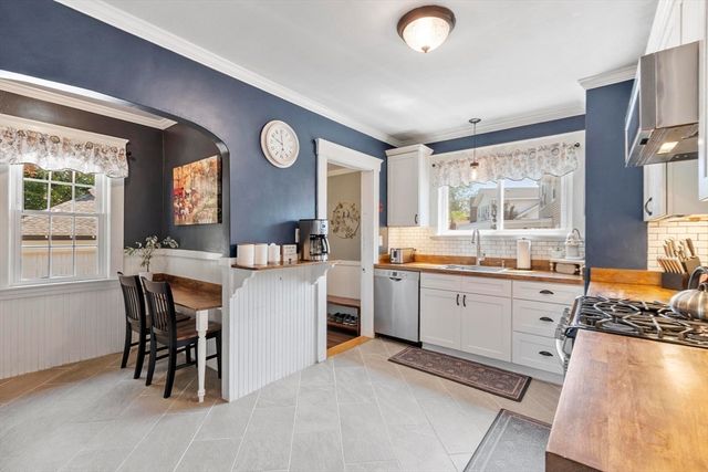 33 Hammond St, Leominster, MA 01453