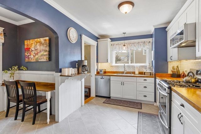 33 Hammond St, Leominster, MA 01453