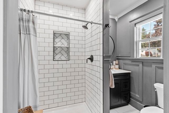 33 Hammond St, Leominster, MA 01453
