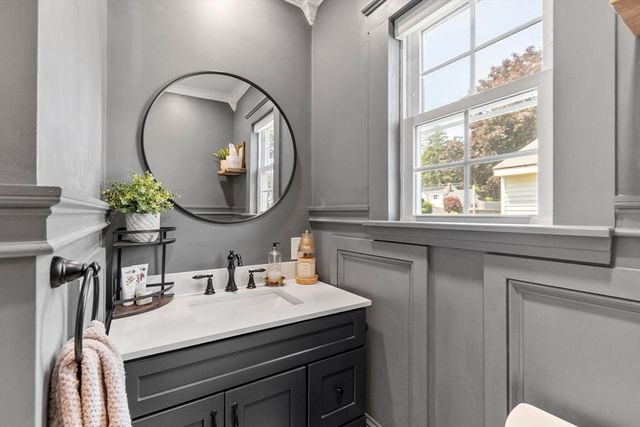 33 Hammond St, Leominster, MA 01453