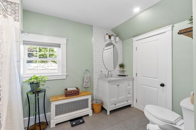 33 Hammond St, Leominster, MA 01453