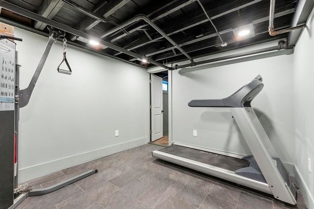 33 Hammond St, Leominster, MA 01453