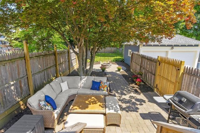 33 Hammond St, Leominster, MA 01453